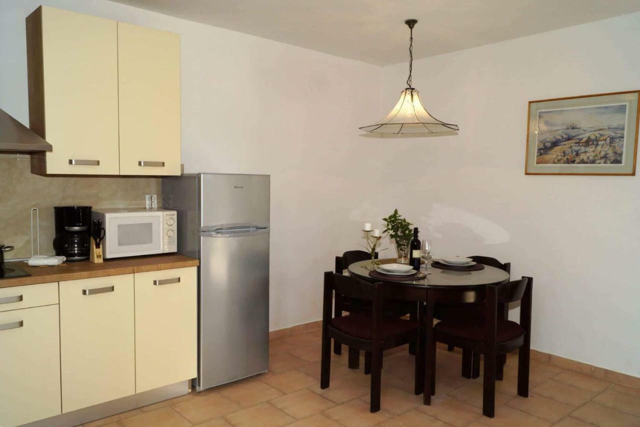 Apartman Eric Lägenhet Pula Exteriör bild