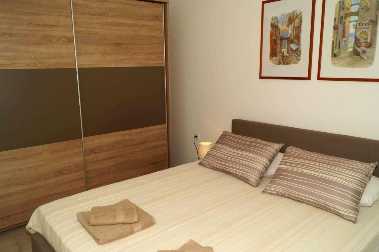 Apartman Eric Lägenhet Pula Exteriör bild